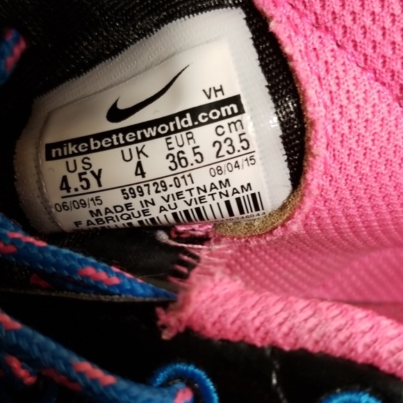 ***SOLD***Nike Kids Roshe One Sneakers - Picture 8 of 8